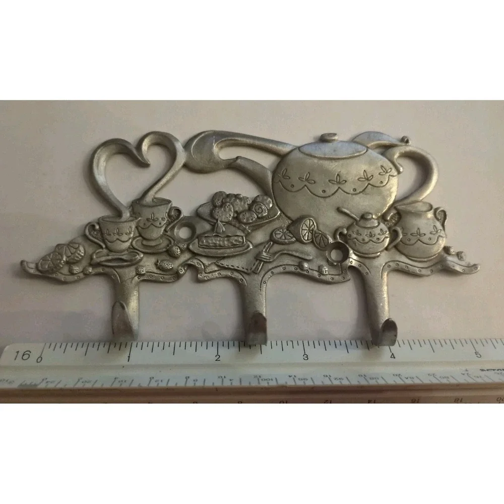 Practical solid pewter three-hook wall hanger in a teapot design